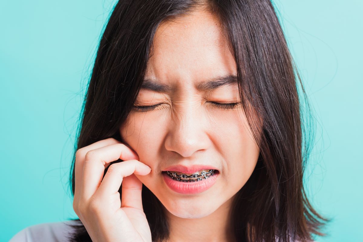 woman having an orthodontic dental emergency